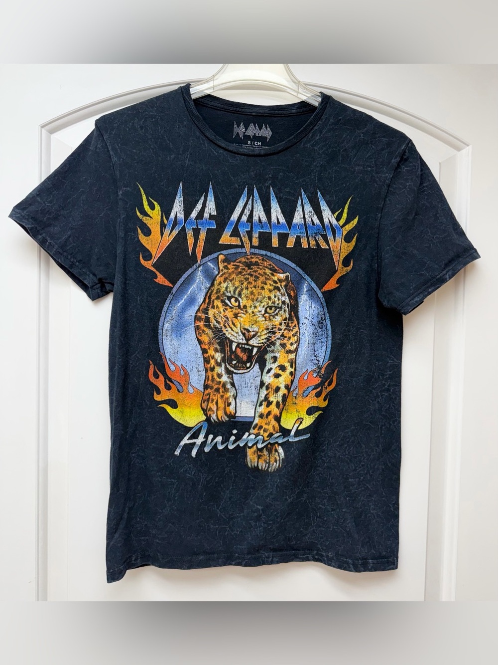 119: Def Leppard Black 'Animal' Short Sleeve Graphic Tee - Small
